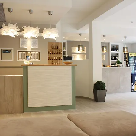 Helga Hotel 2*