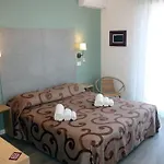 Helga Hotel 2*