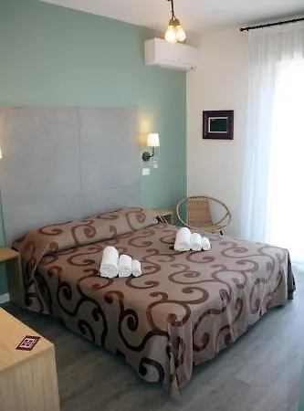 Helga Hotel 2*