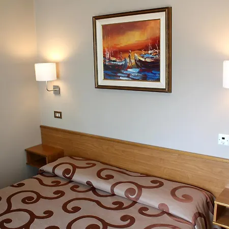 Helga Hotel 2*