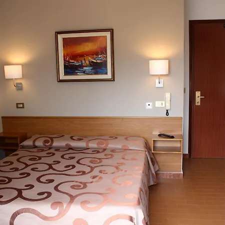 Hotel Helga 2*