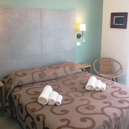 Helga Hotel 2*